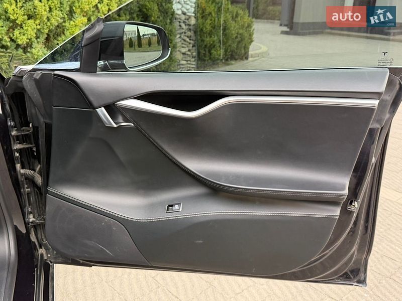 Лифтбек Tesla Model S 2017 в Стрые