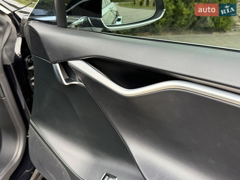 Лифтбек Tesla Model S 2017 в Стрые