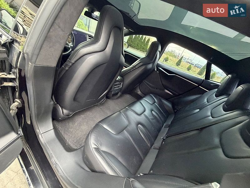 Лифтбек Tesla Model S 2017 в Стрые