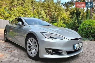 Лифтбек Tesla Model S 2018 в Львове