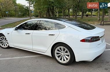 Лифтбек Tesla Model S 2016 в Кропивницком