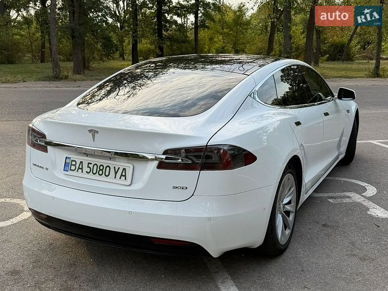 Лифтбек Tesla Model S 2016 в Кропивницком