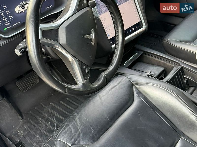 Лифтбек Tesla Model S 2016 в Кропивницком