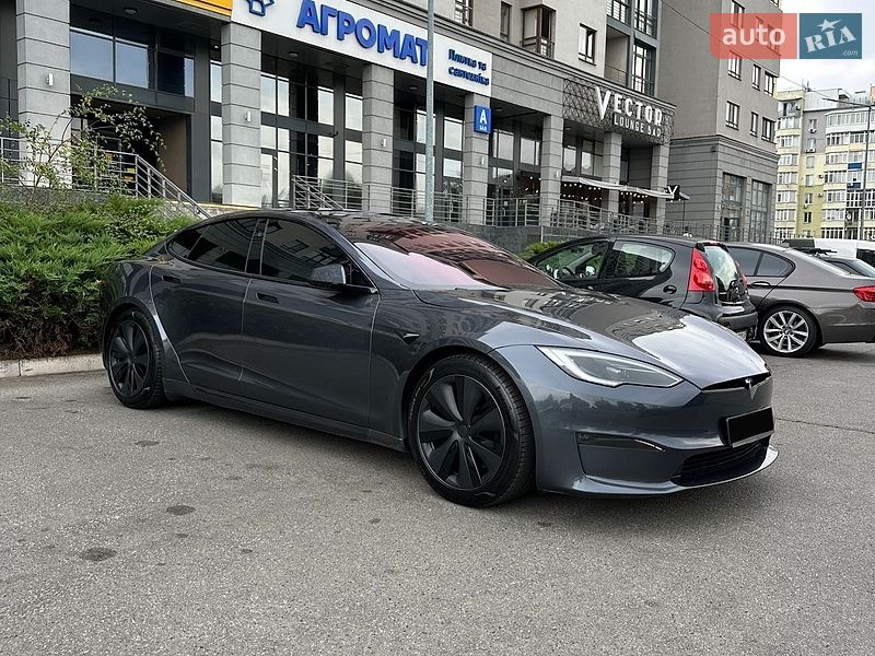 Лифтбек Tesla Model S 2022 в Киеве