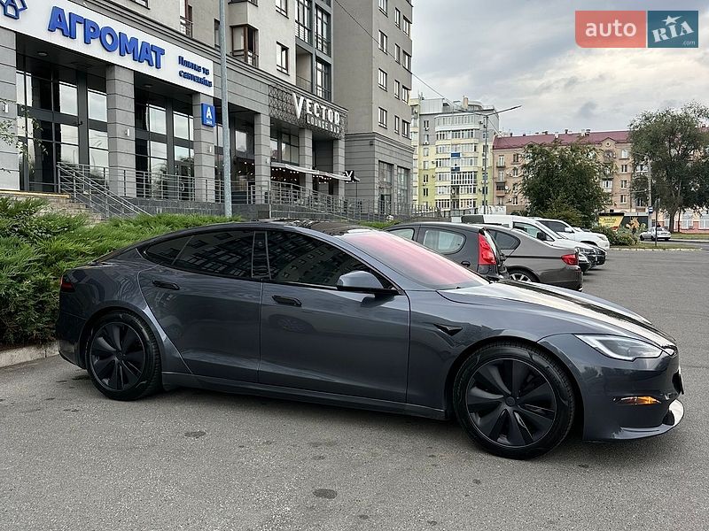 Лифтбек Tesla Model S 2022 в Киеве