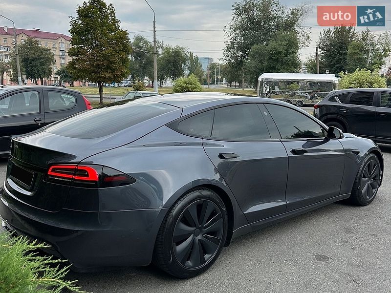 Лифтбек Tesla Model S 2022 в Киеве