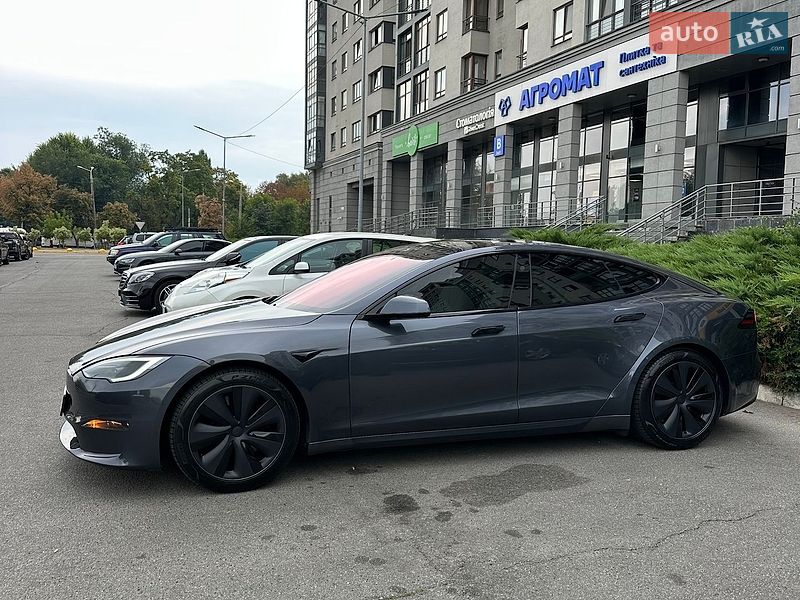 Лифтбек Tesla Model S 2022 в Киеве