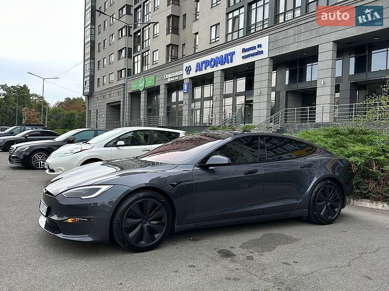 Лифтбек Tesla Model S 2022 в Киеве