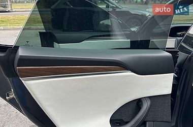 Лифтбек Tesla Model S 2022 в Киеве