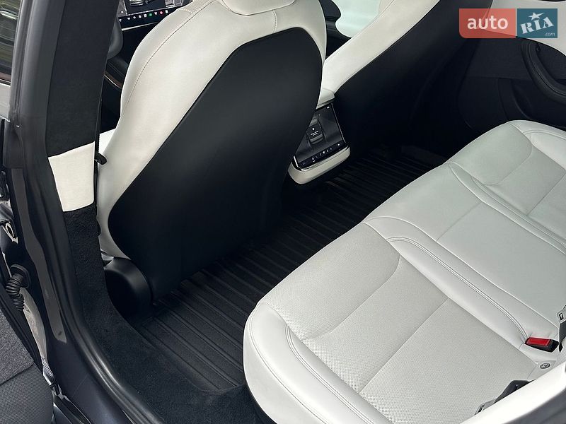 Лифтбек Tesla Model S 2022 в Киеве