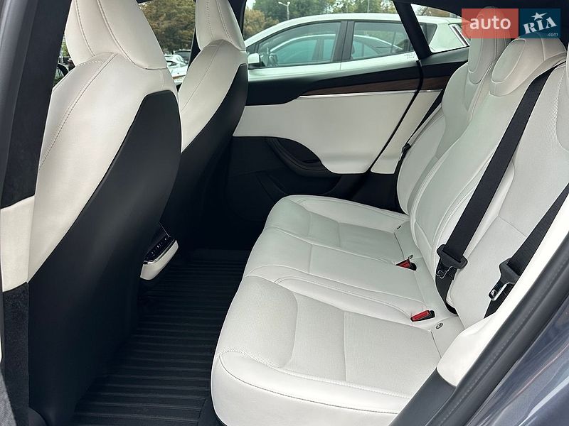 Лифтбек Tesla Model S 2022 в Киеве