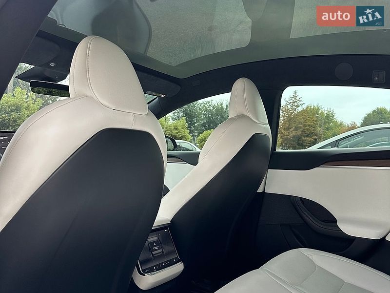 Лифтбек Tesla Model S 2022 в Киеве