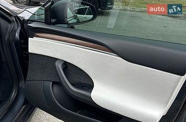 Лифтбек Tesla Model S 2022 в Киеве