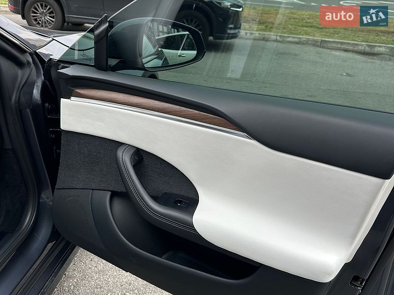 Лифтбек Tesla Model S 2022 в Киеве