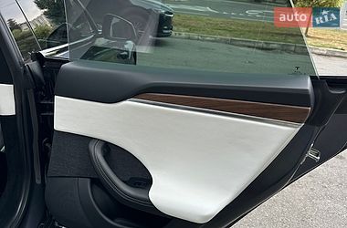 Лифтбек Tesla Model S 2022 в Киеве