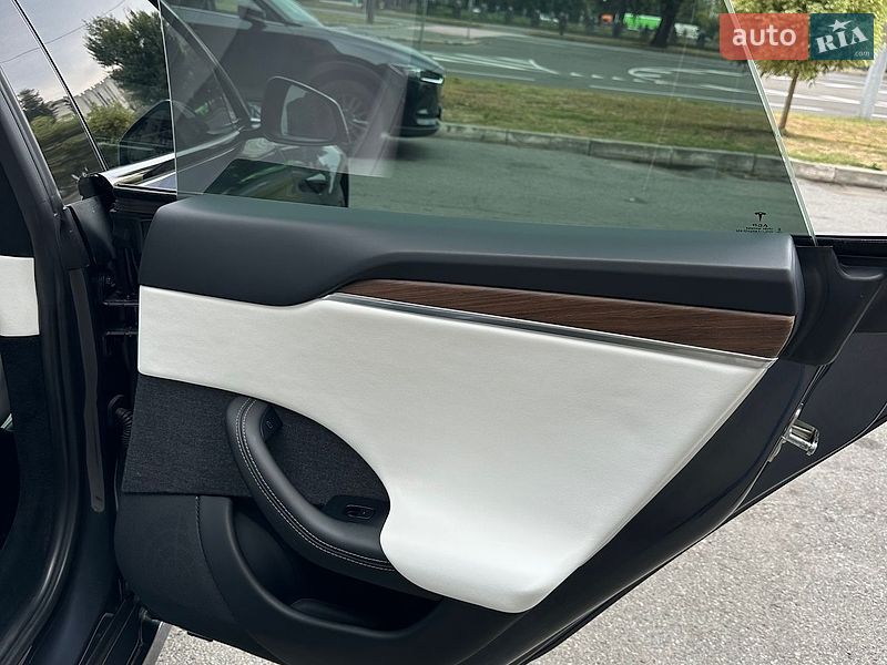 Лифтбек Tesla Model S 2022 в Киеве