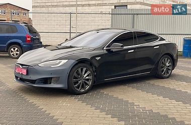 Лифтбек Tesla Model S 2016 в Луцке