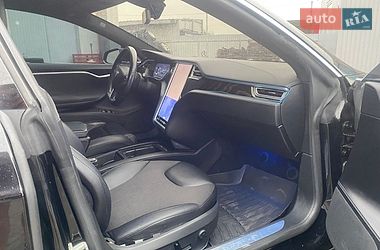 Лифтбек Tesla Model S 2016 в Луцке