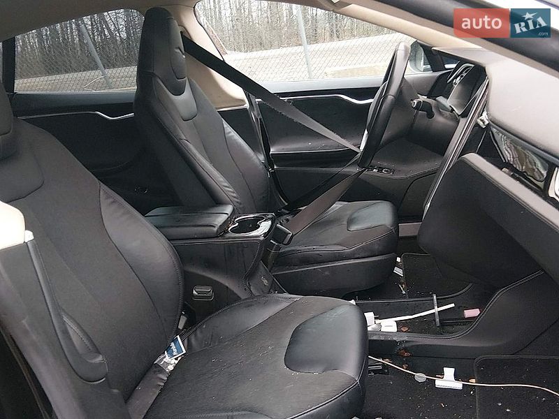 Ліфтбек Tesla Model S 2014 в Львові