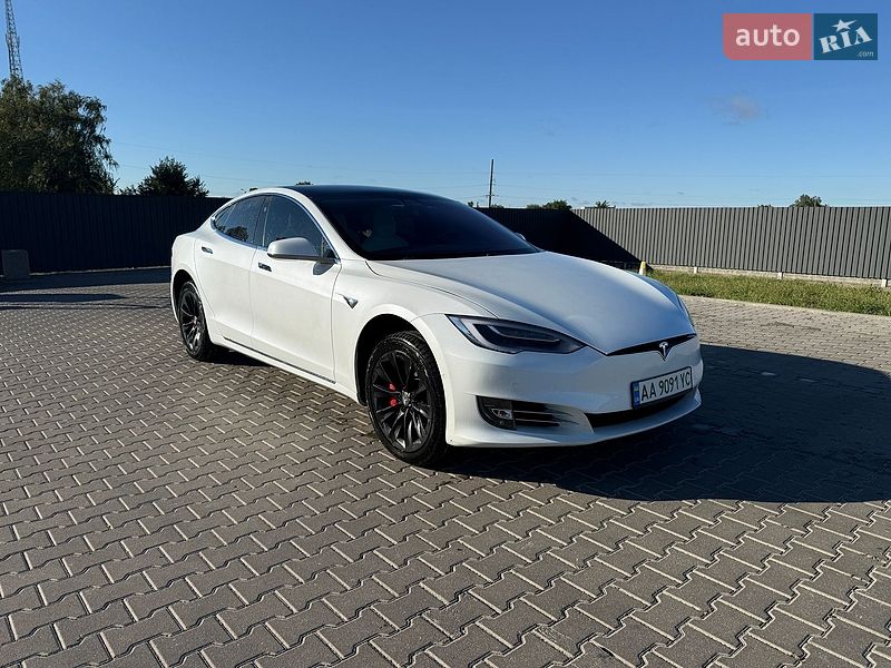 Ліфтбек Tesla Model S 2019 в Києві