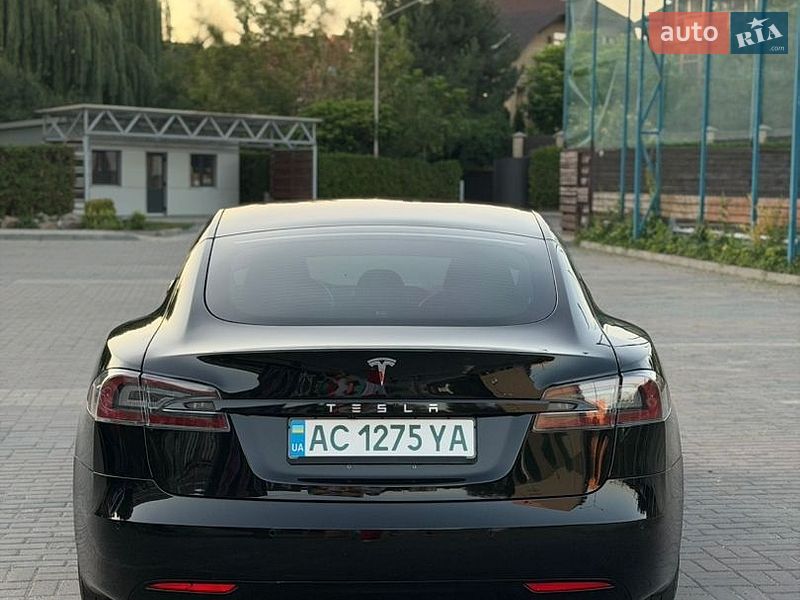 Лифтбек Tesla Model S 2017 в Луцке