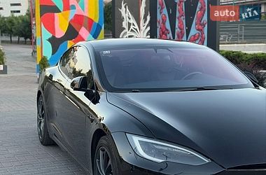 Лифтбек Tesla Model S 2017 в Луцке