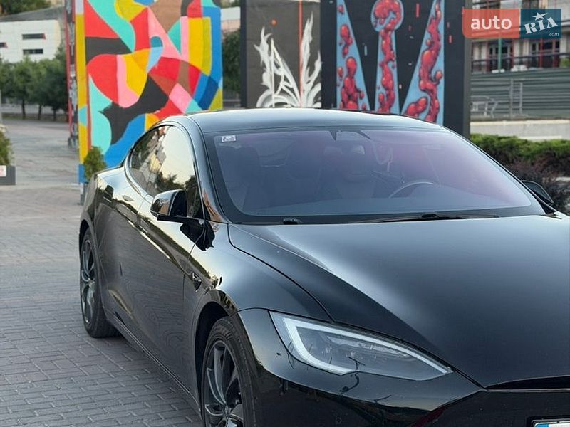 Лифтбек Tesla Model S 2017 в Луцке