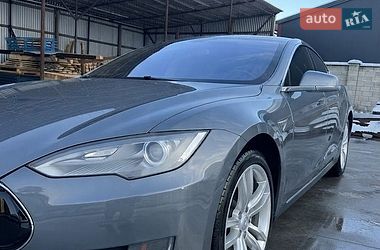 Лифтбек Tesla Model S 2013 в Долине