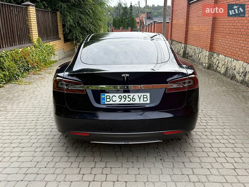 Ліфтбек Tesla Model S 2014 в Львові