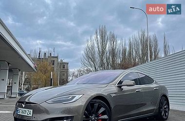 Ліфтбек Tesla Model S 2016 в Миколаєві
