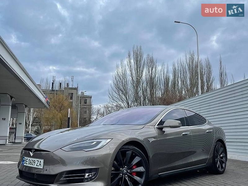 Ліфтбек Tesla Model S 2016 в Миколаєві