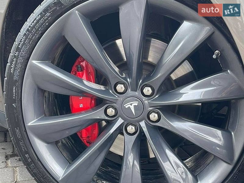 Ліфтбек Tesla Model S 2016 в Миколаєві