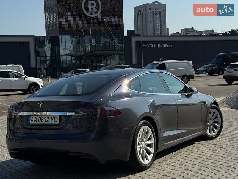 Ліфтбек Tesla Model S 2016 в Києві