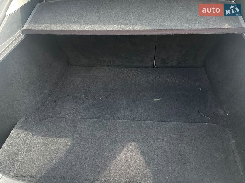 Ліфтбек Tesla Model S 2016 в Києві