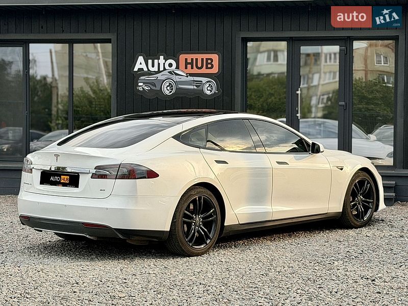 Ліфтбек Tesla Model S 2013 в Полтаві