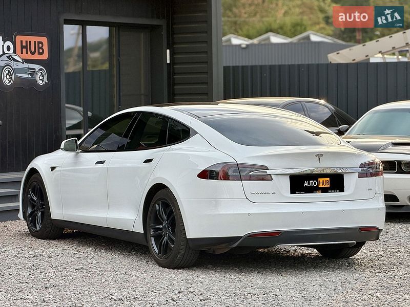 Ліфтбек Tesla Model S 2013 в Полтаві