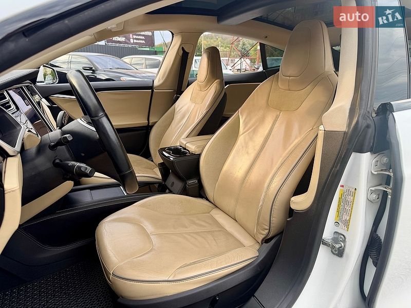 Ліфтбек Tesla Model S 2013 в Полтаві