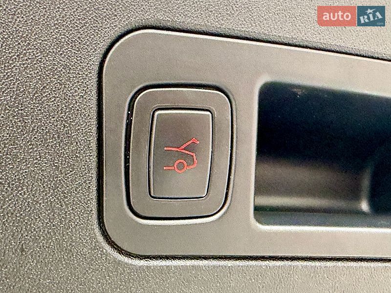 Ліфтбек Tesla Model S 2013 в Полтаві