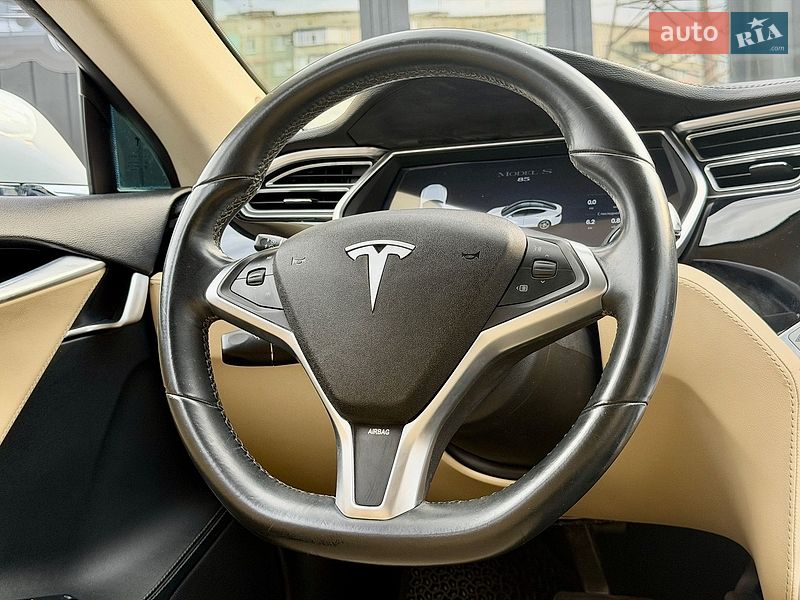 Ліфтбек Tesla Model S 2013 в Полтаві