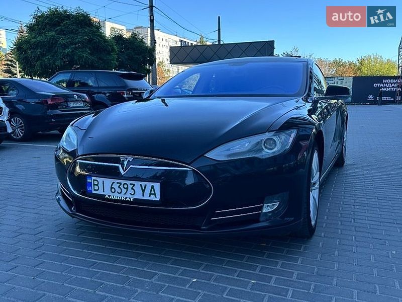 Лифтбек Tesla Model S 2014 в Полтаве