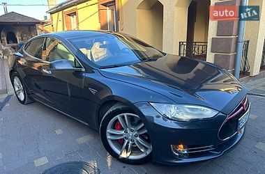 Лифтбек Tesla Model S 2014 в Тернополе Лифтбек Tesla Model S 2014 в Тернополе