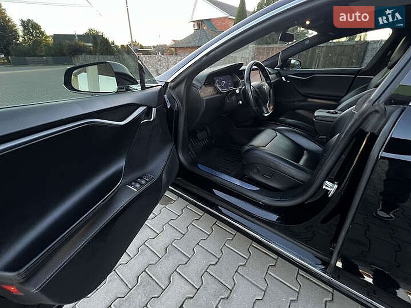Ліфтбек Tesla Model S 2018 в Рівному