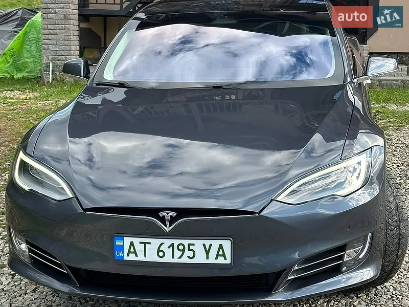 Tesla Model S 2018