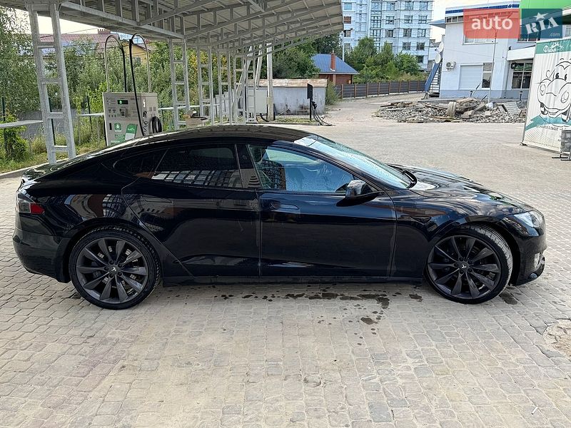 Ліфтбек Tesla Model S 2017 в Івано-Франківську