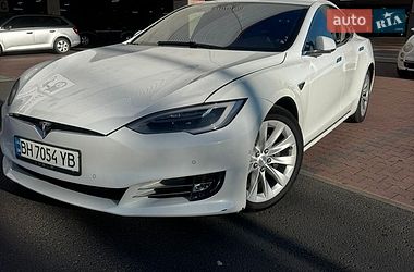 Лифтбек Tesla Model S 2016 в Киеве