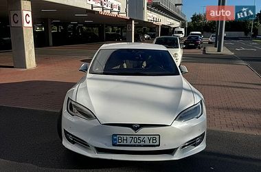Лифтбек Tesla Model S 2016 в Киеве