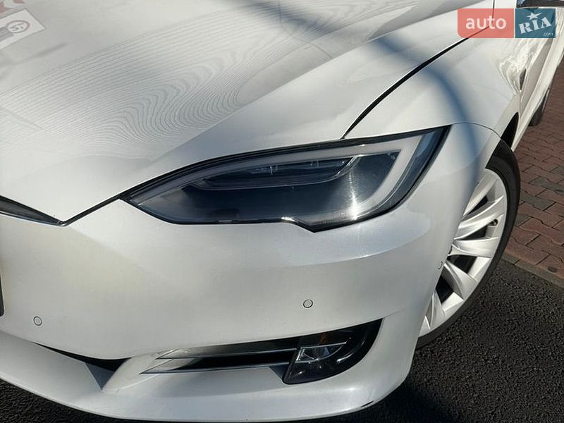 Лифтбек Tesla Model S 2016 в Киеве