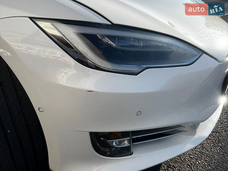 Лифтбек Tesla Model S 2016 в Киеве