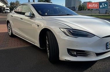 Лифтбек Tesla Model S 2016 в Киеве