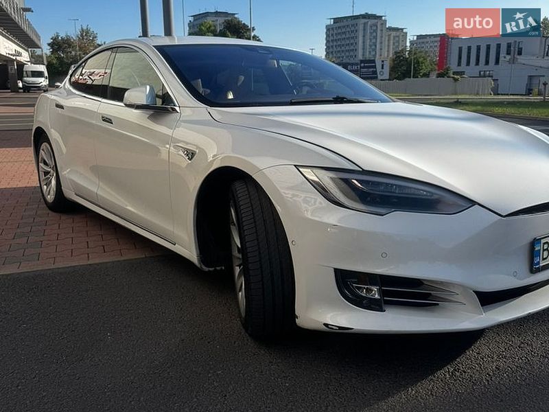 Лифтбек Tesla Model S 2016 в Киеве
